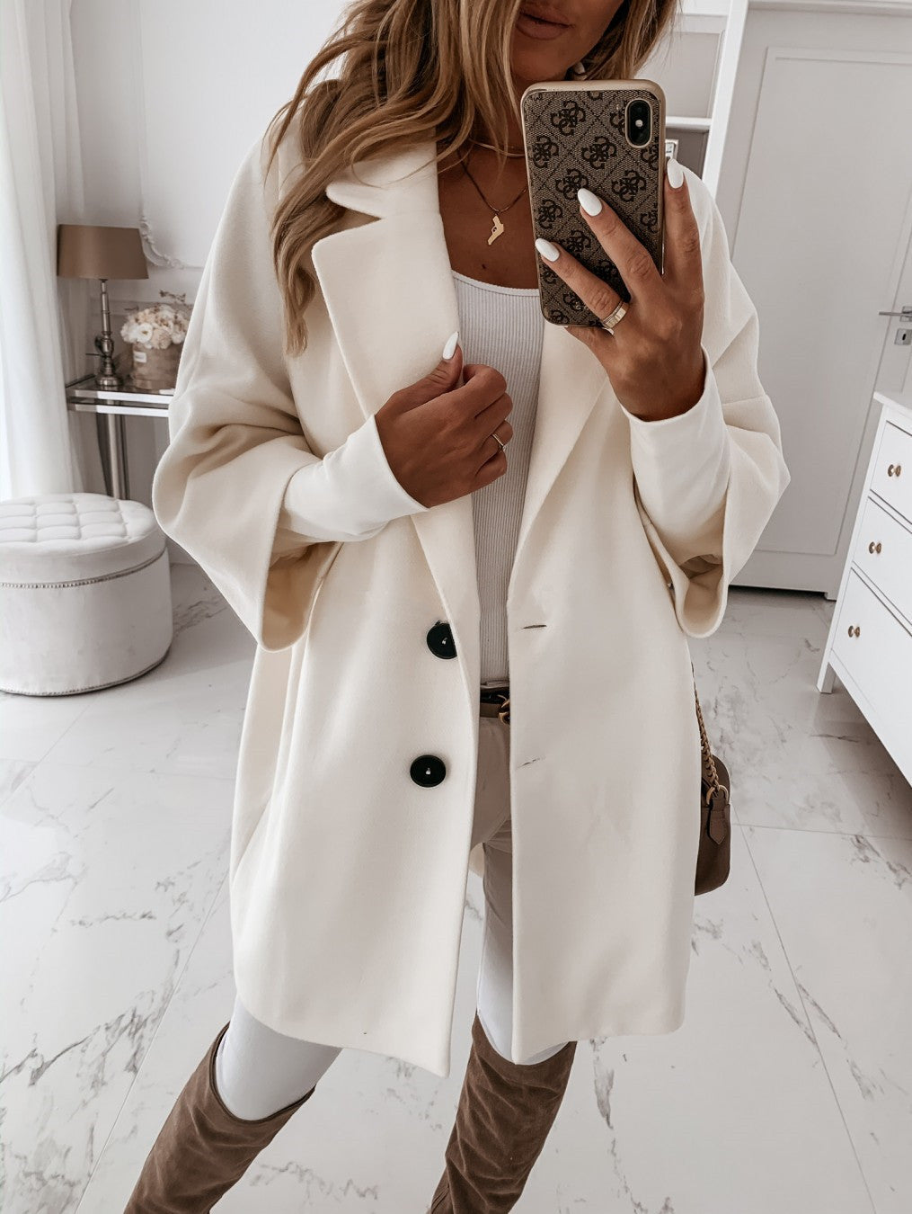 Oversized wool coat for women with practical pockets and modern cut Lune London