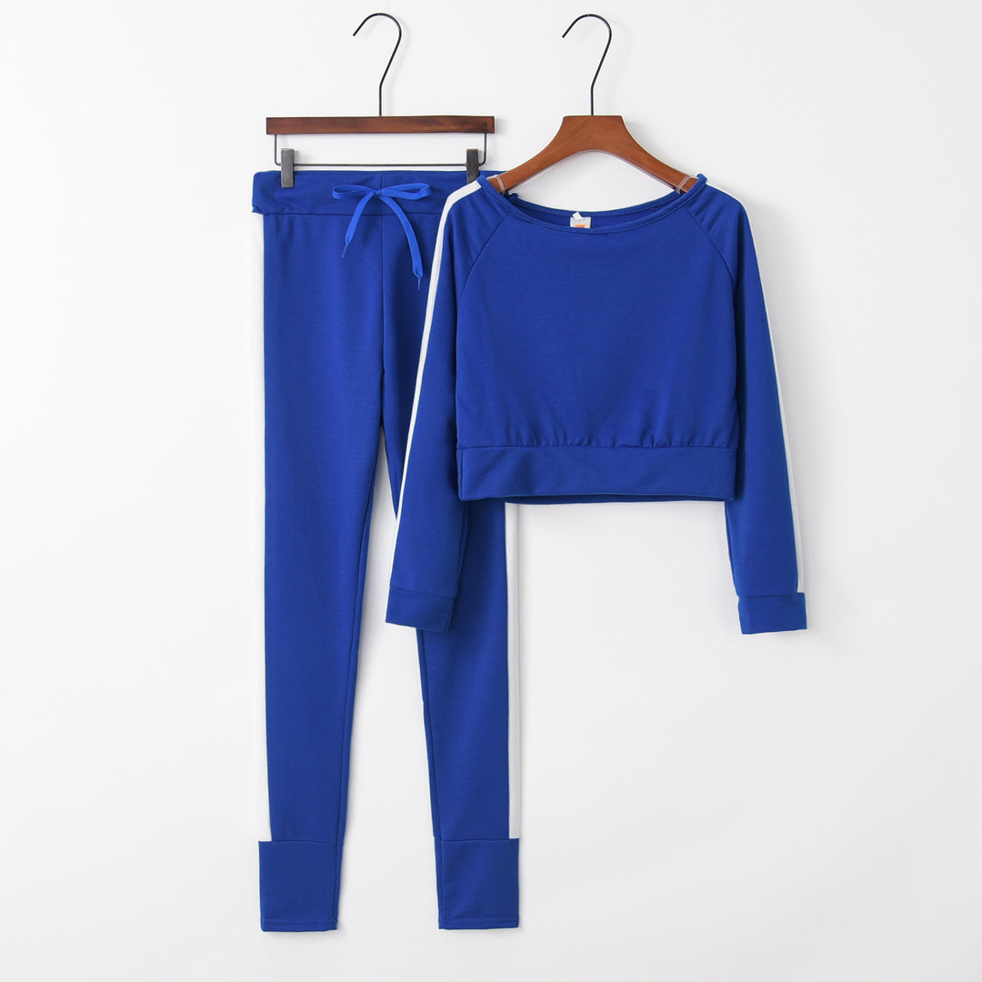 Ensemble de loungewear sportif pour femmes avec top court et pantalons ajustés Chic & Stil