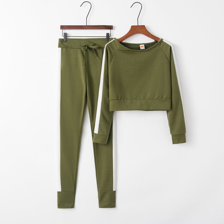 Ensemble de loungewear sportif pour femmes avec top court et pantalons ajustés Chic & Stil
