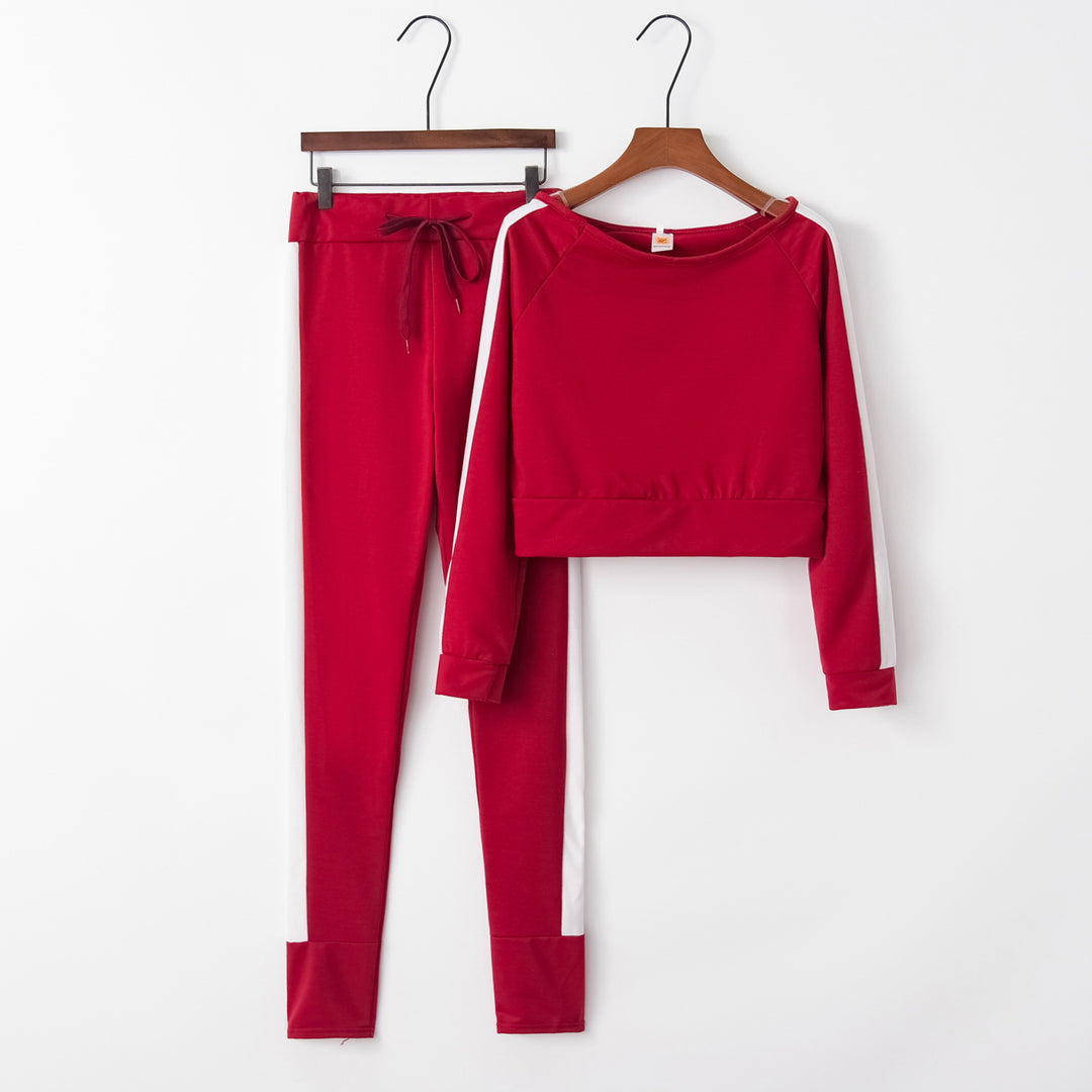 Ensemble de loungewear sportif pour femmes avec top court et pantalons ajustés Chic & Stil