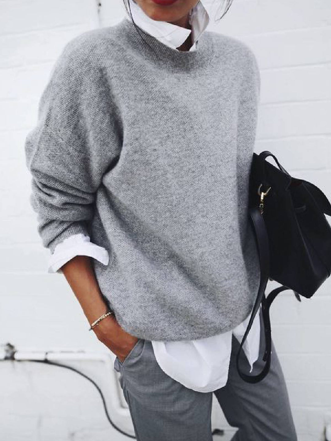 Pull féminin doux à col rond en mélange de tricots fins Chic & Stil