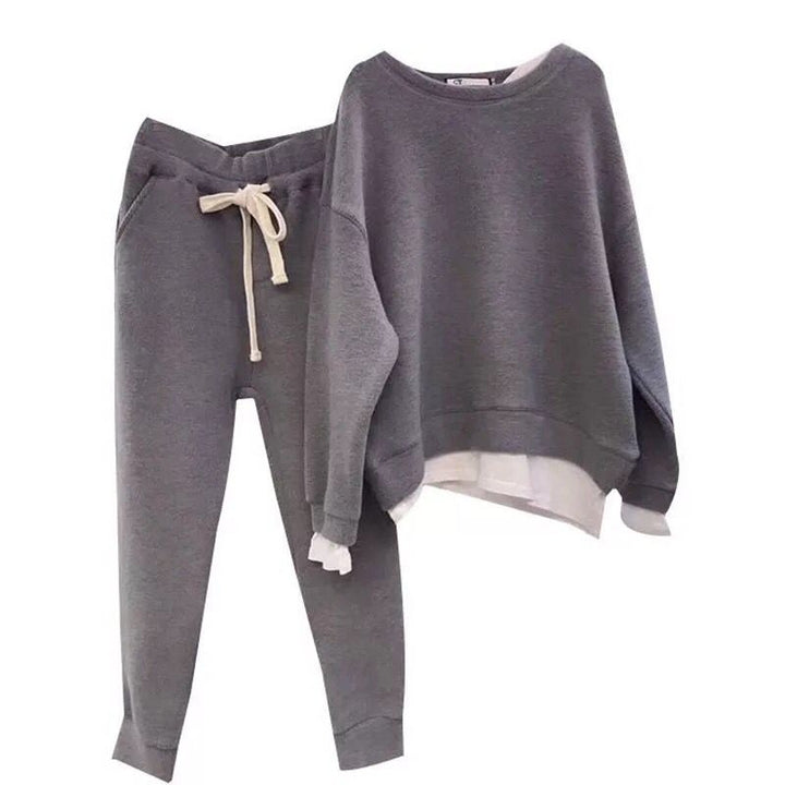Women's casual leisure sports set with oversized sweater and relaxed joggers Chic & Stil