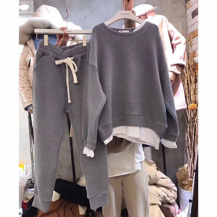 Women's casual leisure sports set with oversized sweater and relaxed joggers Chic & Stil