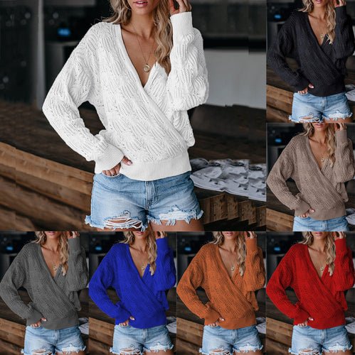 Sweater and cardigan for plus size women with V-neck and ribbed cuffs Lune London
