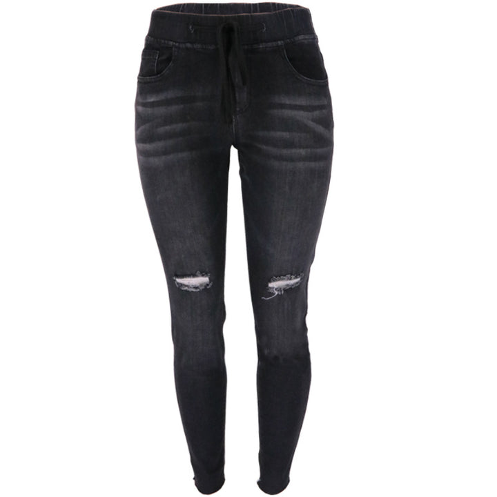 Cargo jeans for women with a modern look, featuring an elastic waistband and practical pockets Lune London