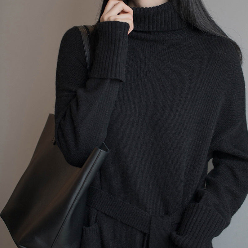Robe tricotée pour femmes avec col montant et ceinture à la taille Chic & Stil
