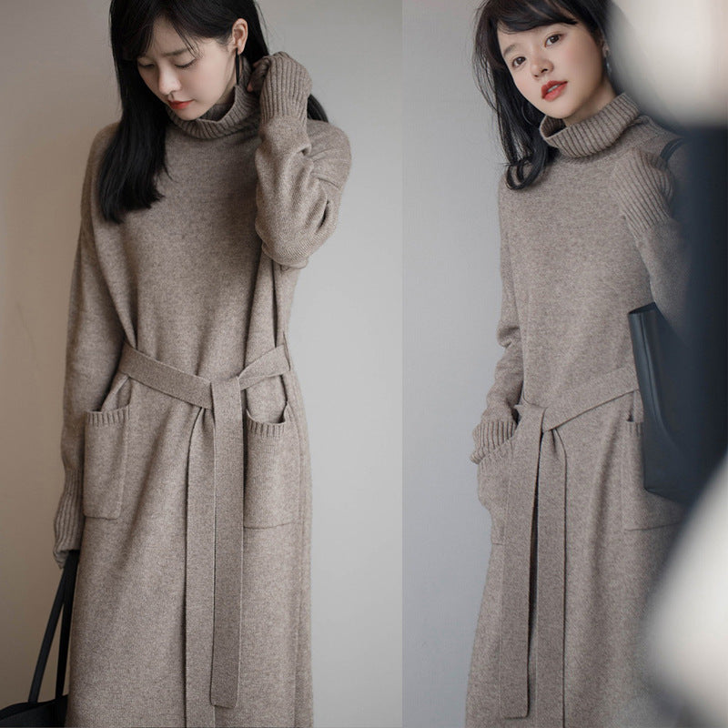 Robe tricotée pour femmes avec col montant et ceinture à la taille Chic & Stil