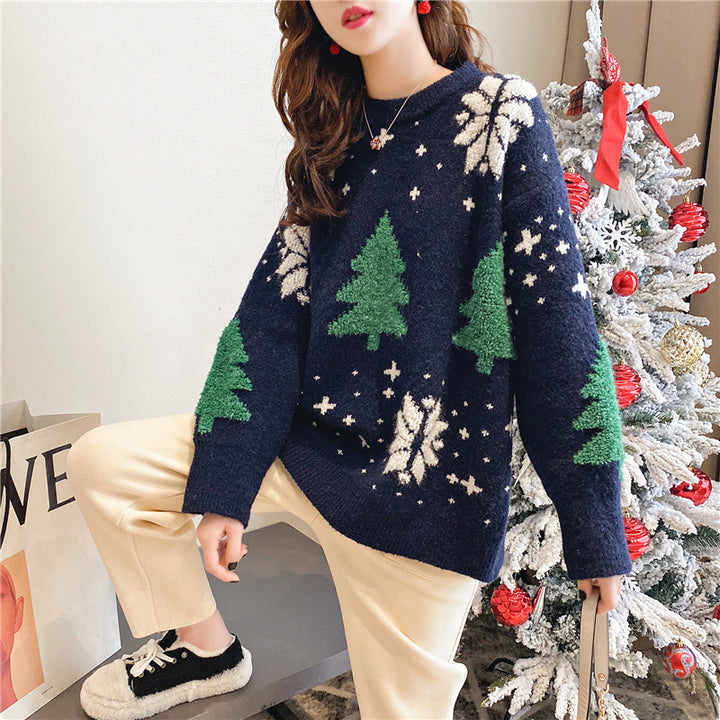 Comfortable Christmas sweater for women with decorative patterns of trees and snowflakes Lune London