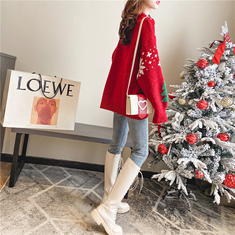 Comfortable Christmas sweater for women with decorative patterns of trees and snowflakes Lune London