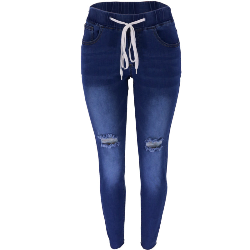 Cargo jeans for women with a modern look, featuring an elastic waistband and practical pockets Lune London