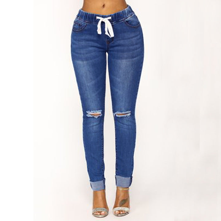 Cargo jeans for women with a modern look, featuring an elastic waistband and practical pockets Lune London