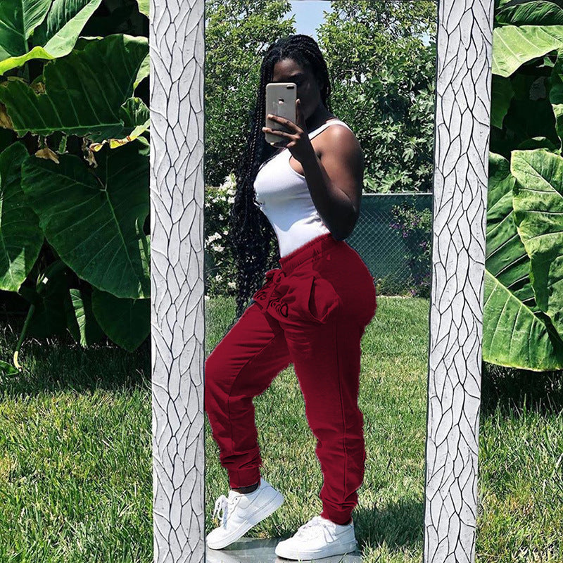 Sporty leisure pants for women with elastic waist and practical pockets Lune London