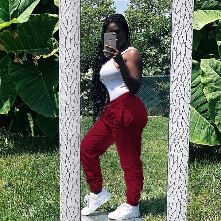 Sporty leisure pants for women with elastic waist and practical pockets Lune London