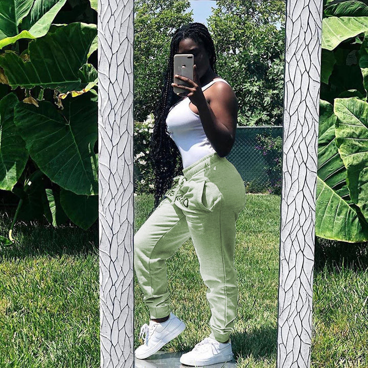 Sporty leisure pants for women with elastic waist and practical pockets Lune London