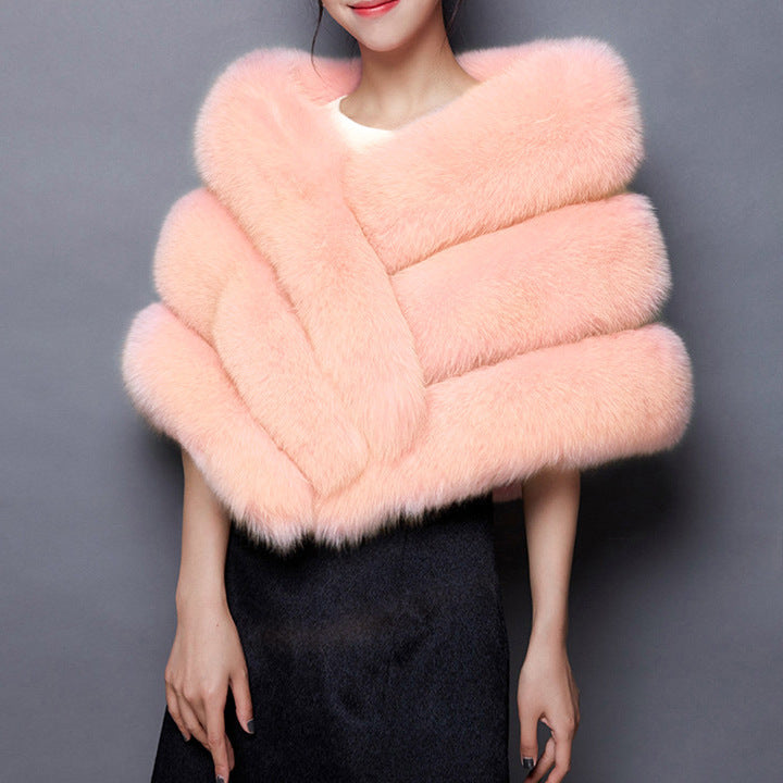 Ladies Elegant Cape in Faux Fur Lune London