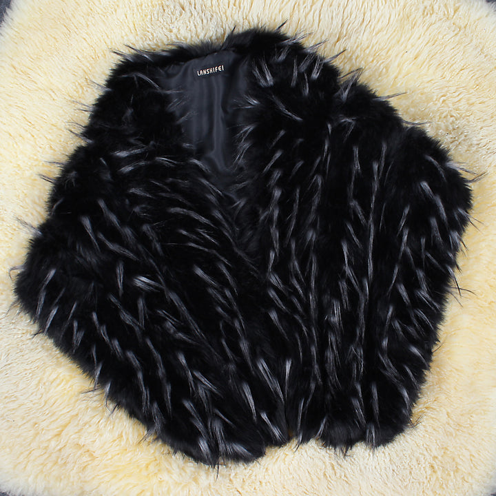 Ladies Elegant Cape in Faux Fur Lune London