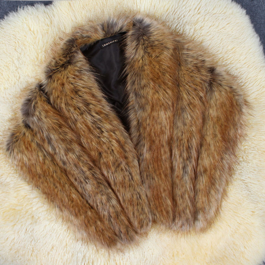 Ladies Elegant Cape in Faux Fur Lune London