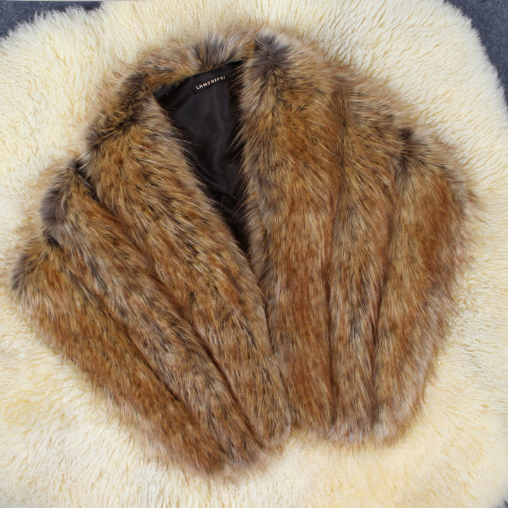Ladies Elegant Cape in Faux Fur Lune London