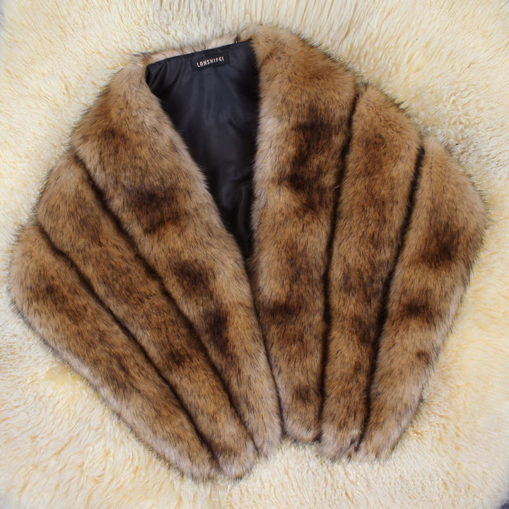Ladies Elegant Cape in Faux Fur Lune London