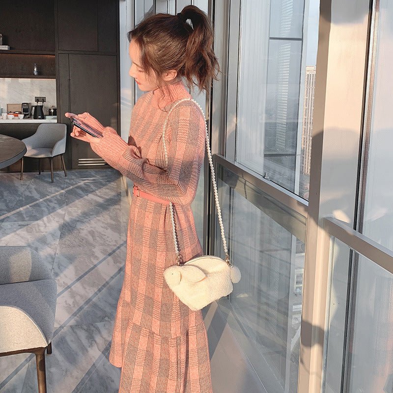 Robe en tricot élégante pour femmes avec col montant et design ajusté Chic & Stil