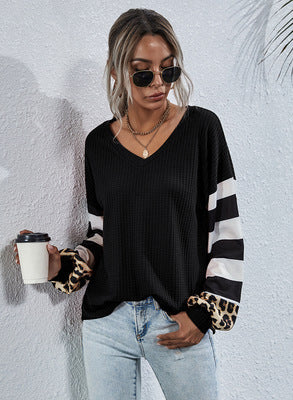 Women V-neck sports top with striking sleeves and unique details Lune London