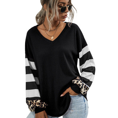Women V-neck sports top with striking sleeves and unique details Lune London