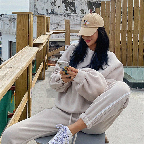 Ensemble de loisirs confortable pour femmes avec un pull surdimensionné et un pantalon de jogging Chic & Stil