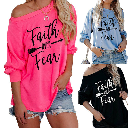 Sweat-shirt femme à épaule dénudée avec imprimé motivant Chic & Stil