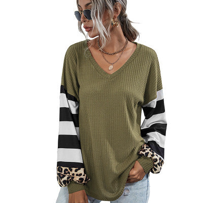 Women V-neck sports top with striking sleeves and unique details Lune London