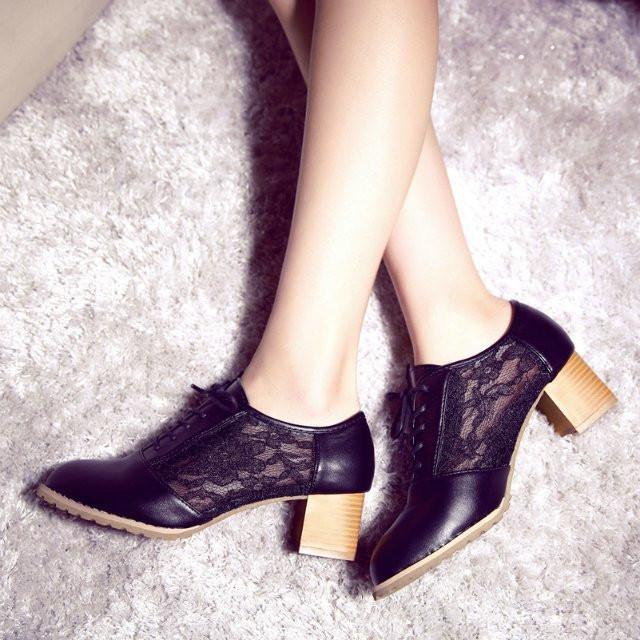 Lune London | Lace-up shoes with mesh heel
