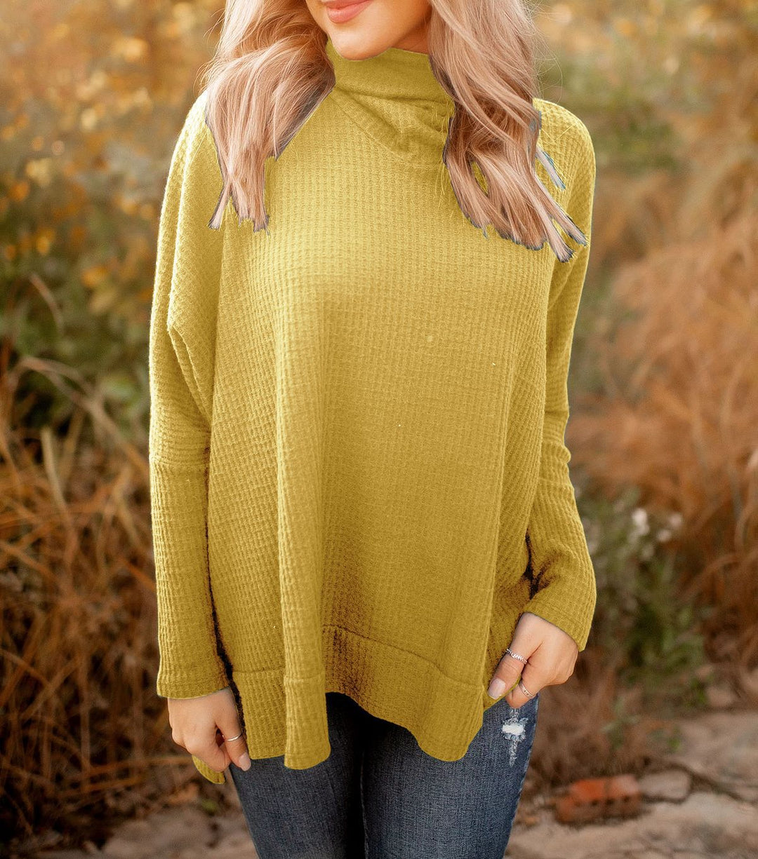 Pull décontracté pour femmes avec col montant et tissu texturé Chic & Stil