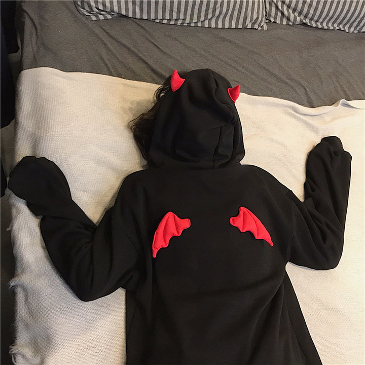 Women's oversized hoodie with playful wing appliqués Chic & Stil