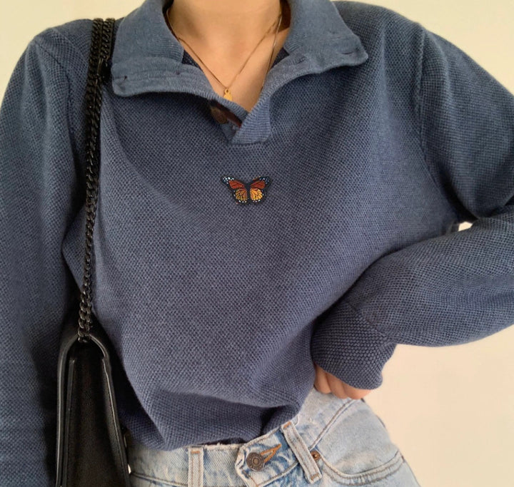 Sweat pour femmes en design gaufré décontracté avec papillon brodé Chic & Stil