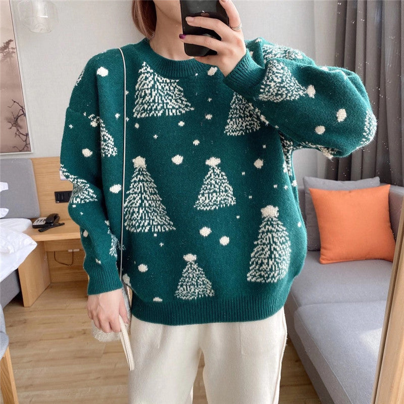 Comfortable sweater for women with chic Christmas tree pattern and style