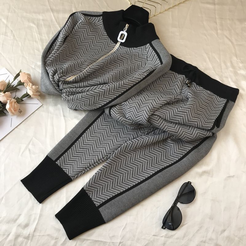 Women's sporty and modern leisure set with contrasting patterns Lune London