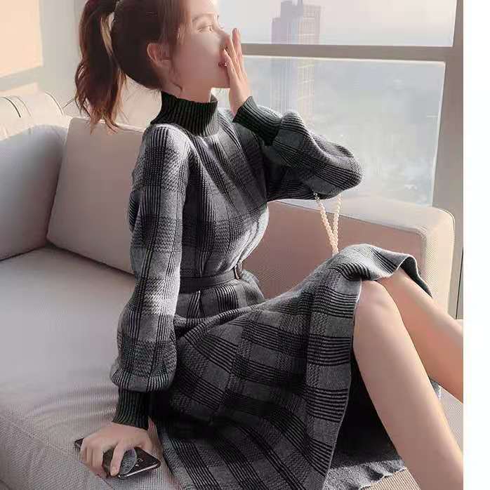 Robe en tricot élégante pour femmes avec col montant et design ajusté Chic & Stil