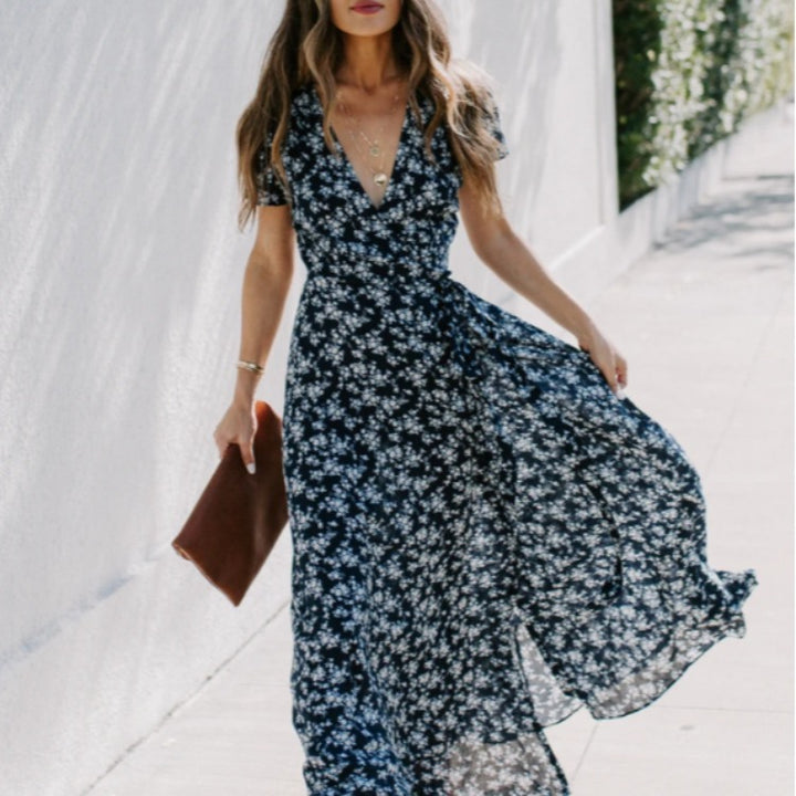 Robe maxi pour femmes avec décolleté en V profond et fente latérale Chic & Stil