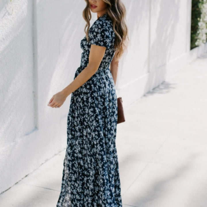 Robe maxi pour femmes avec décolleté en V profond et fente latérale Chic & Stil