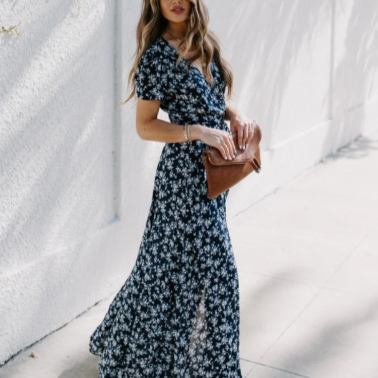 Robe maxi pour femmes avec décolleté en V profond et fente latérale Chic & Stil