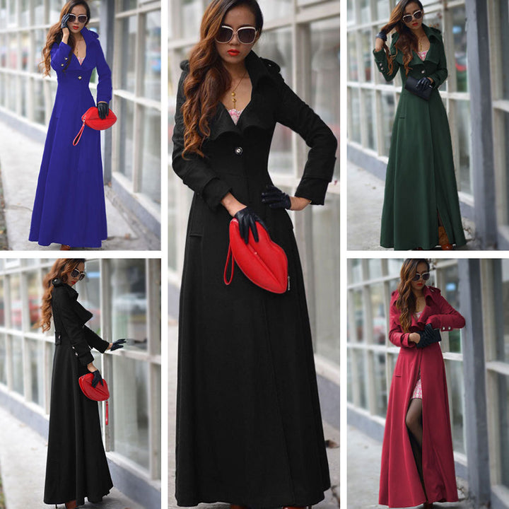 Ladies Elegant Maxi Dress with fitted cut and practical pockets Lune London