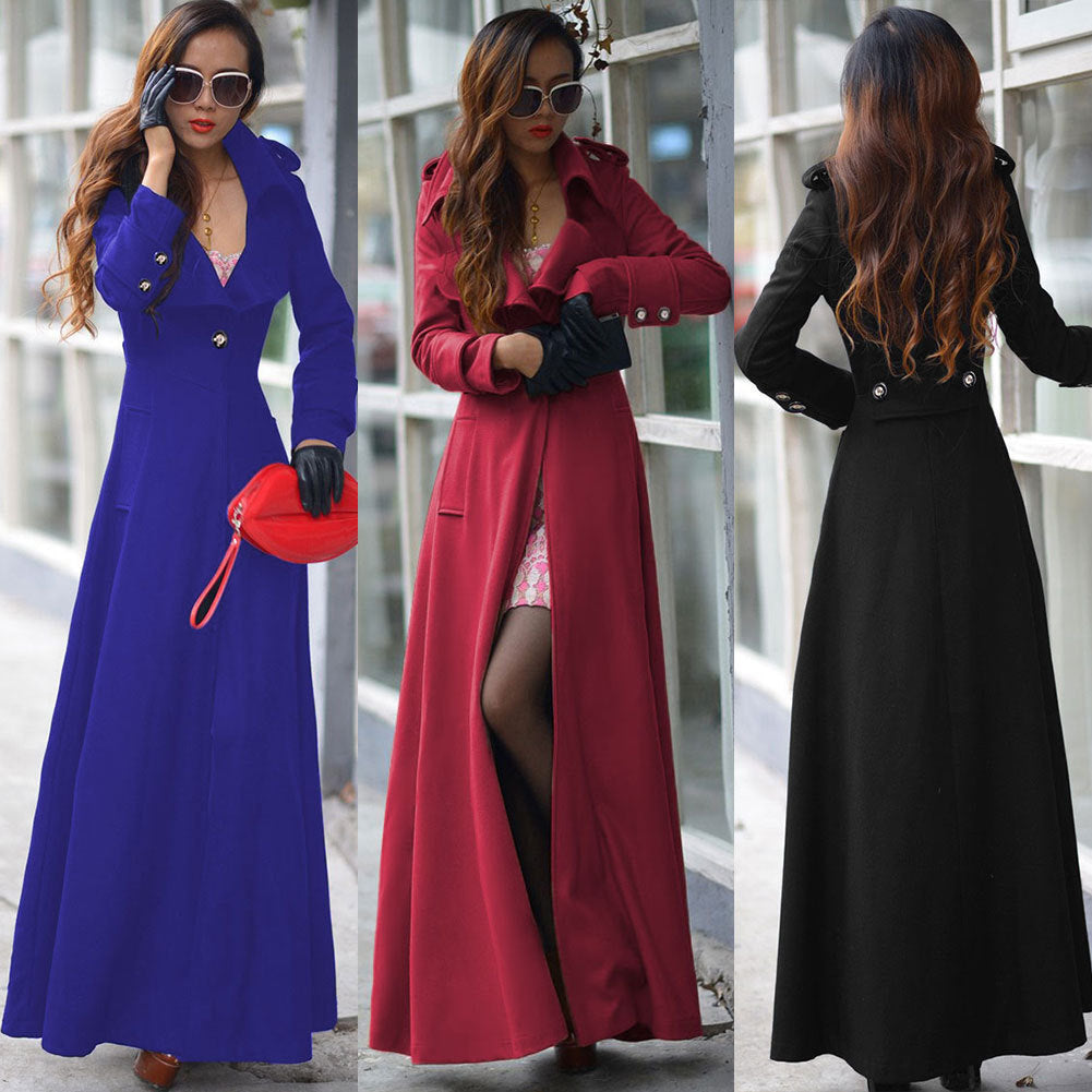 Ladies Elegant Maxi Dress with fitted cut and practical pockets Lune London
