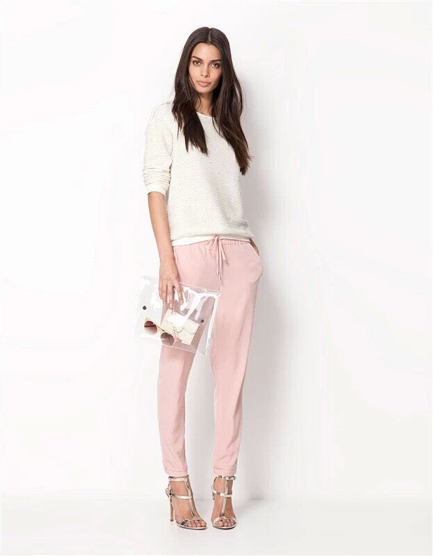 Light leisure pants for women with elastic waist and zipped pockets on the sides Lune London
