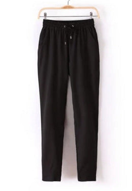 Sporty leisure pants for women with elastic waistband and practical side pockets Lune London
