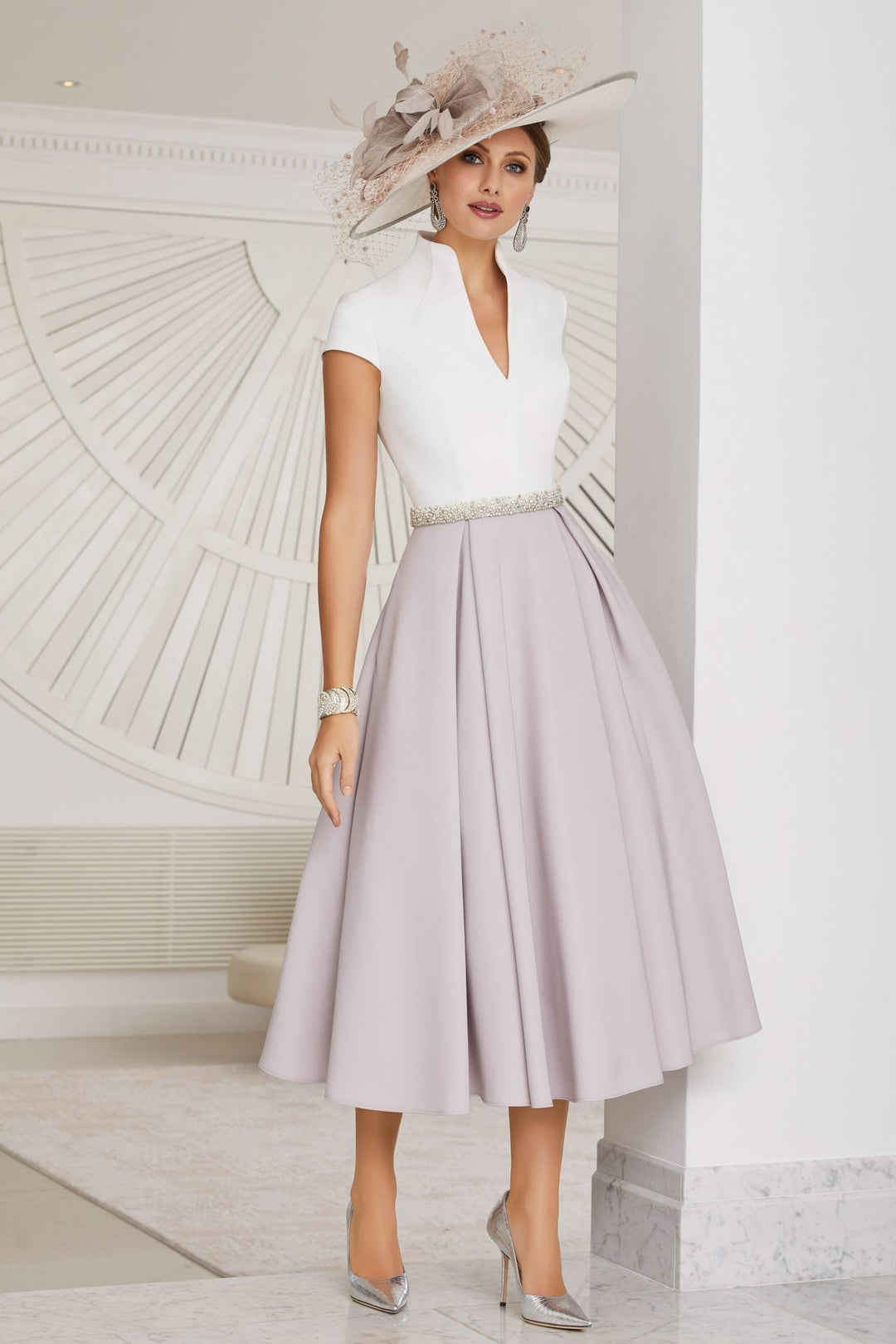 Chic und Stil | White Color Block V-Neck Flared Summer Dress