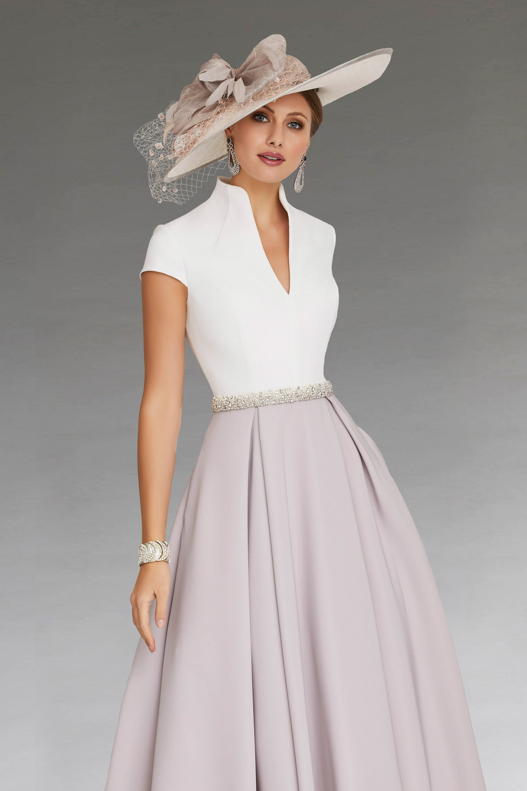 Chic und Stil | White Color Block V-Neck Flared Summer Dress