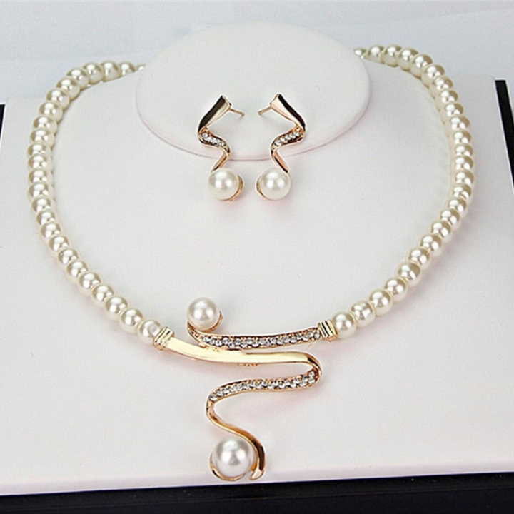Lune London | Natürliche Perlenkette + Ohrring Satz Gold