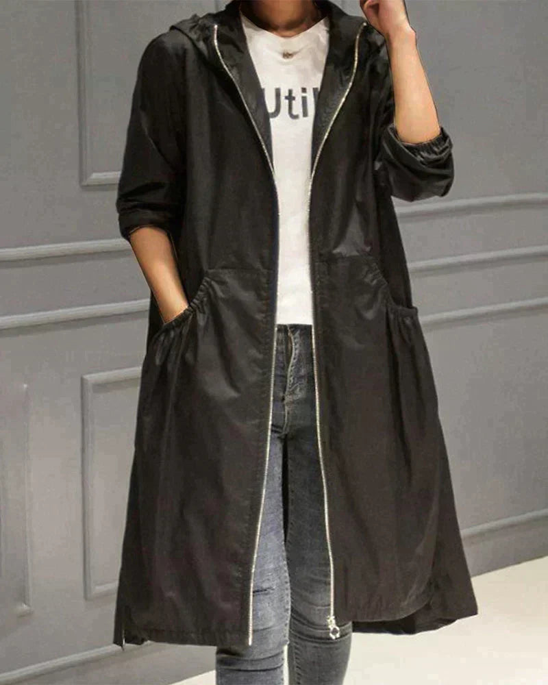 Lune London | Chic shoulder-length raincoat for women