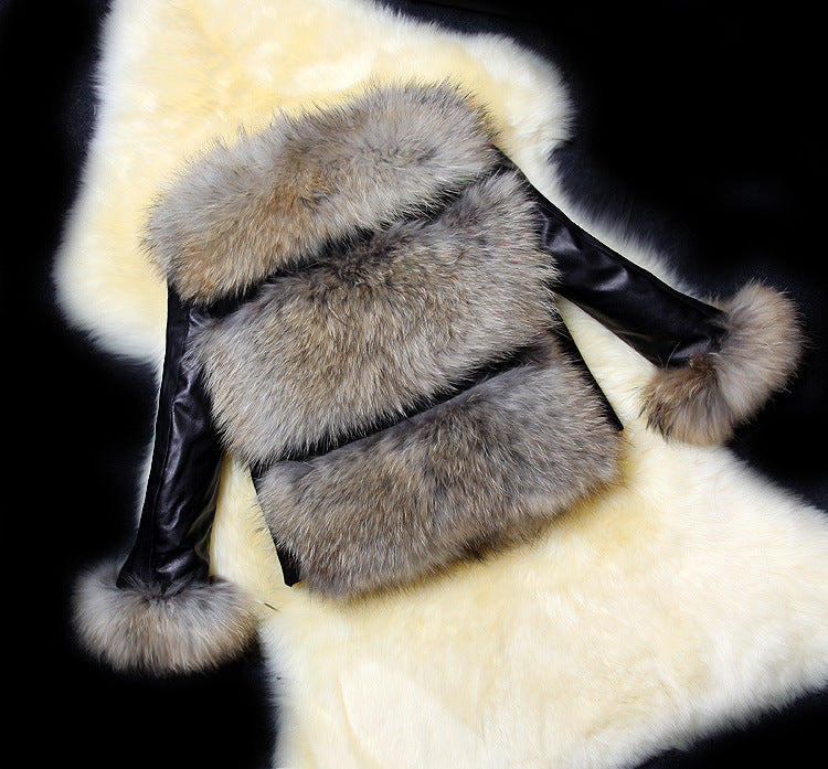 Ladies Elegant Faux Fur Jacket with Fitted Cut and Refined Details Lune London