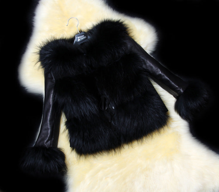 Ladies Elegant Faux Fur Jacket with Fitted Cut and Refined Details Lune London