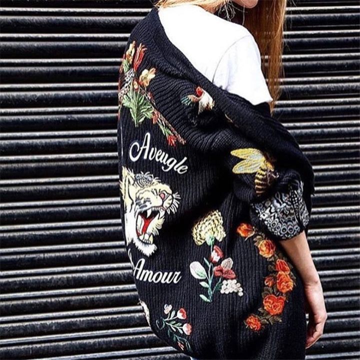 Cardigan pour femme avec motif floral et détails de boutons de haute qualité Chic & Stil